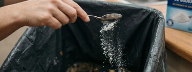 Poner una cucharadita de bicarbonato al fondo del bote de basura: para qué sirve y cada cuándo cambiarla