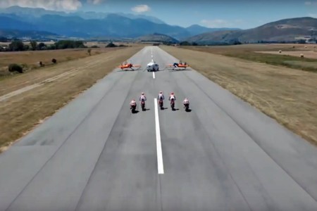 ¿Qué sale cuando juntamos los 28 títulos mundiales de los pilotos Repsol? Pues un vídeo muy chulo