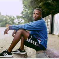 Chaquetas, camisetas y zapatillas Adidas con descuentos de más del 50% en este Outlet con decenas de productos 