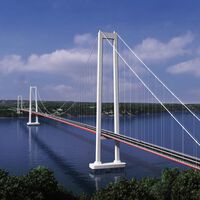 Chile lleva 60 años soñando con levantar el puente colgante más largo de América Latina: se ha retrasado entre terremotos, corrientes brutales y vientos huracanados 