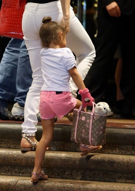 Para niña 'fashion victim', la hija de JLo, ¡qué cría tan <em>posh</em>!