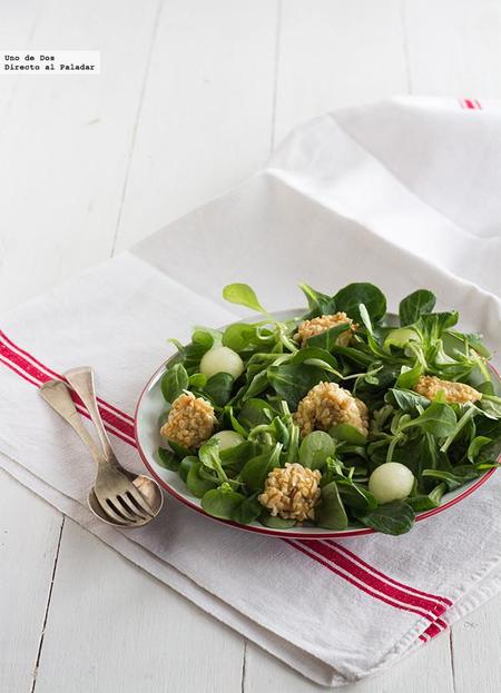 Ensalada de canónigos, melón y pollo crujiente. Receta