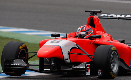 Kevin Ceccon arrasa en los test de la GP3 en Jerez