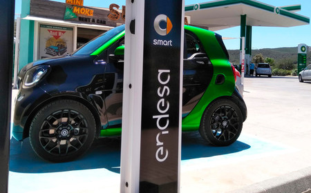 smart y Endesa suman fuerzas y estrenan una red de recarga pública para coches eléctricos en Ibiza