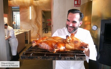 Cómo hacer el mejor cochinillo asado de Navidad en casa con los trucos de Mario Sandoval, chef del dos estrellas Michelin Coque