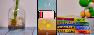 La batería de mi móvil volaba hasta que descubrí que la culpa era de la pantalla: estos tres ajustes rápidos lo han solucionado 