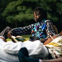 Pagar 1.200 euros para leer en silencio con desconocidos: costosos retiros literarios para superar la adicción al móvil 