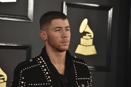 El hombre con más estilo de los Grammy, Nick Jonas con su chaqueta Balmain