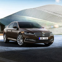 Así es el renovado Škoda Superb 2019, que ahora también será un híbrido enchufable con etiqueta cero emisiones