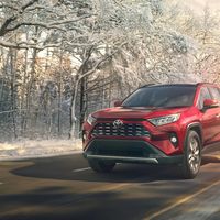 Este es el aspecto del nuevo Toyota RAV4: más dinámico y con nuevos motores, a la venta en 2019