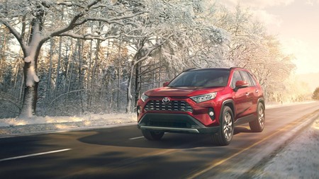 Este es el aspecto del nuevo Toyota RAV4: más dinámico y con nuevos motores, a la venta en 2019