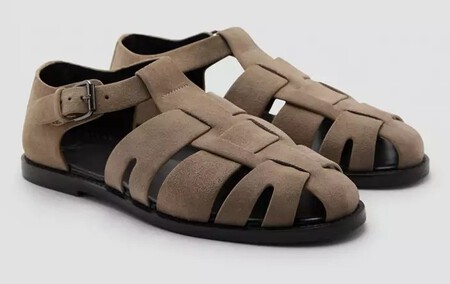 Llega El Relevo Del Verano La Sandalia Cangrejera Es El Calzado Smart Casual Definitivo Del Hombre Que Ha Dejado Atras A Los Mocasines