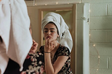 El sérum facial con Vitamina C y ácido hialurónico favorito en Amazon y otros top ventas (por menos de 20 euros)