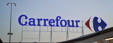 Carrefour deja hoy a precio de outlet este set de mesa, sillas y banco ideal incluso para balcones estrechos