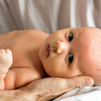 El GIF que nos muestra cómo ve un bebé desde que nace hasta el año de vida