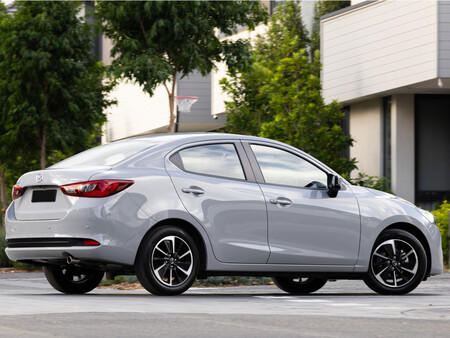 Mazda 2 Sedan 1