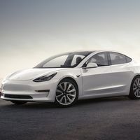 Será mejor no abrir la cajuela del Tesla Model 3 si llueve: una falla de diseño hace que se meta el agua