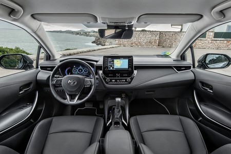 Toyota Corolla Sedan 4