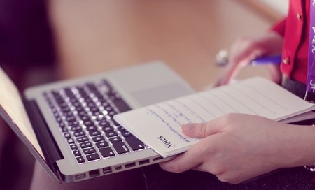 Microsoft actualiza OneNote y Excel: llega el modo oscuro automático y la posibilidad de digitalizar hojas de cálculo físicas