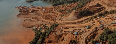 Accidentes laborales, trabajadores fallecidos y contaminación. La cara más oscura de cómo China está bajando el precio de las baterías para coches eléctricos