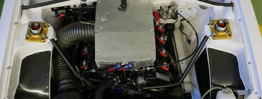 Este pequeño Toyota lleva un V8 con dos motores de una Suzuki Hayabusa... Y corre que se las pela