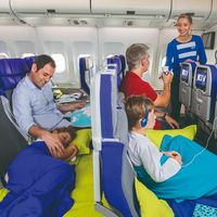La aerolínea Joon tiene nuevos asientos modulares que se hacen cama para viajar con niños 