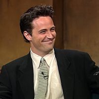 "Atento a esta bestia": Friends presumió del PC de Chandler en 1995 y 29 años después se trata de un pisapapeles de 6.000 euros 