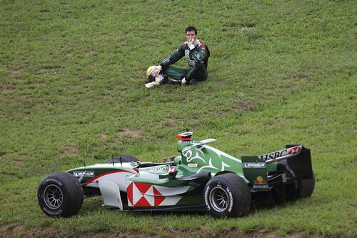 Cuando Jaguar corría en la F1 y usaba Fernando Alonso como probador, pero fue un fracaso tan grande que le regalaron el equipo a Red Bull