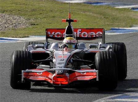 Lewis Hamilton toma el mando en Jerez