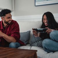 Jugar desde casa o en una cafetería y seguir siempre donde lo dejaste. La ‘magia’ de saltar entre consola, PC y ‘handheld’ con Xbox Play Anywhere