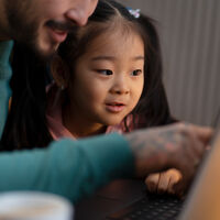 Mientras Occidente debate qué hacer con la IA en los colegios, en China ya hay escuelas convirtiéndola en tutora infantil