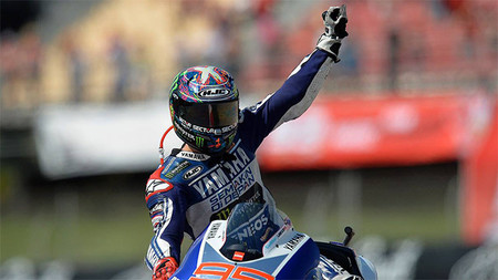 MotoGP Holanda 2013: Jorge Lorenzo se fractura la clavícula izquierda
