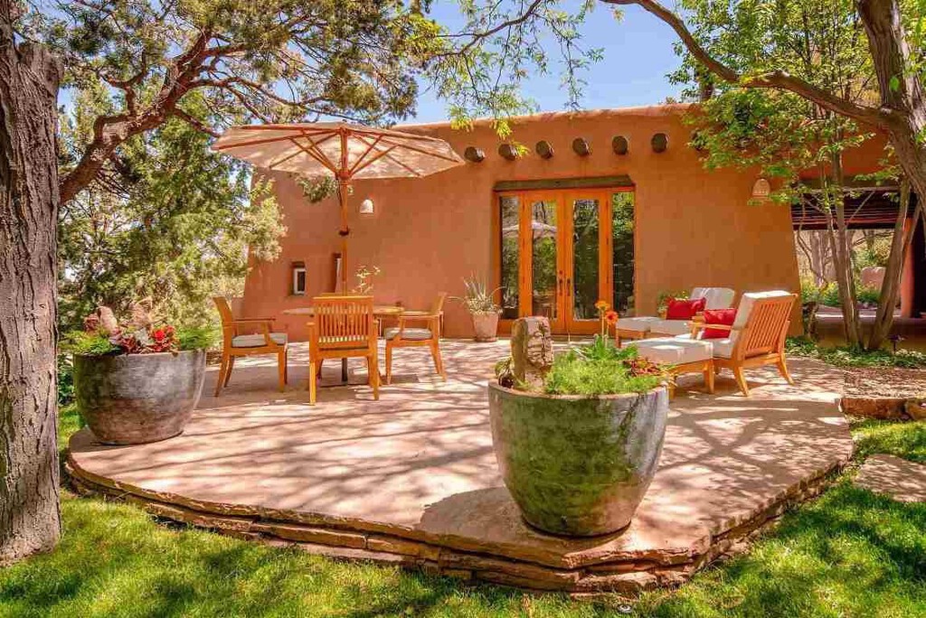 Con terrazas, más de 20 dormitorios e invernadero: así es la que fue casa de Georgia O'Keeffe y Paul Allen, ahora en venta con descuento 