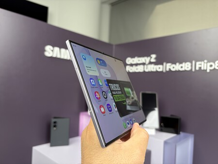 Galaxy Z Fold8 11
