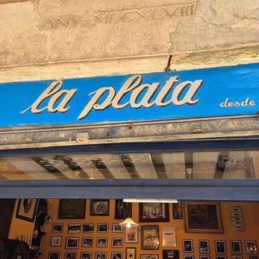 El minúsculo templo de la tapa en Barcelona donde comen Jamie Oliver, Ferran Adrià y Judith Mascó: solo cuatro platos desde 1945 