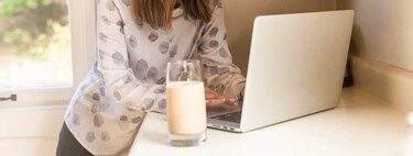 Cuál es la alternativa más saludable a la leche de vaca: la bebida de soja o la de avena. Esto es lo que sabemos 