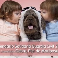 La Guardia Civil presenta su calendario solidario a favor de la piel de mariposa, una enfermedad que necesita visibilidad y apoyo