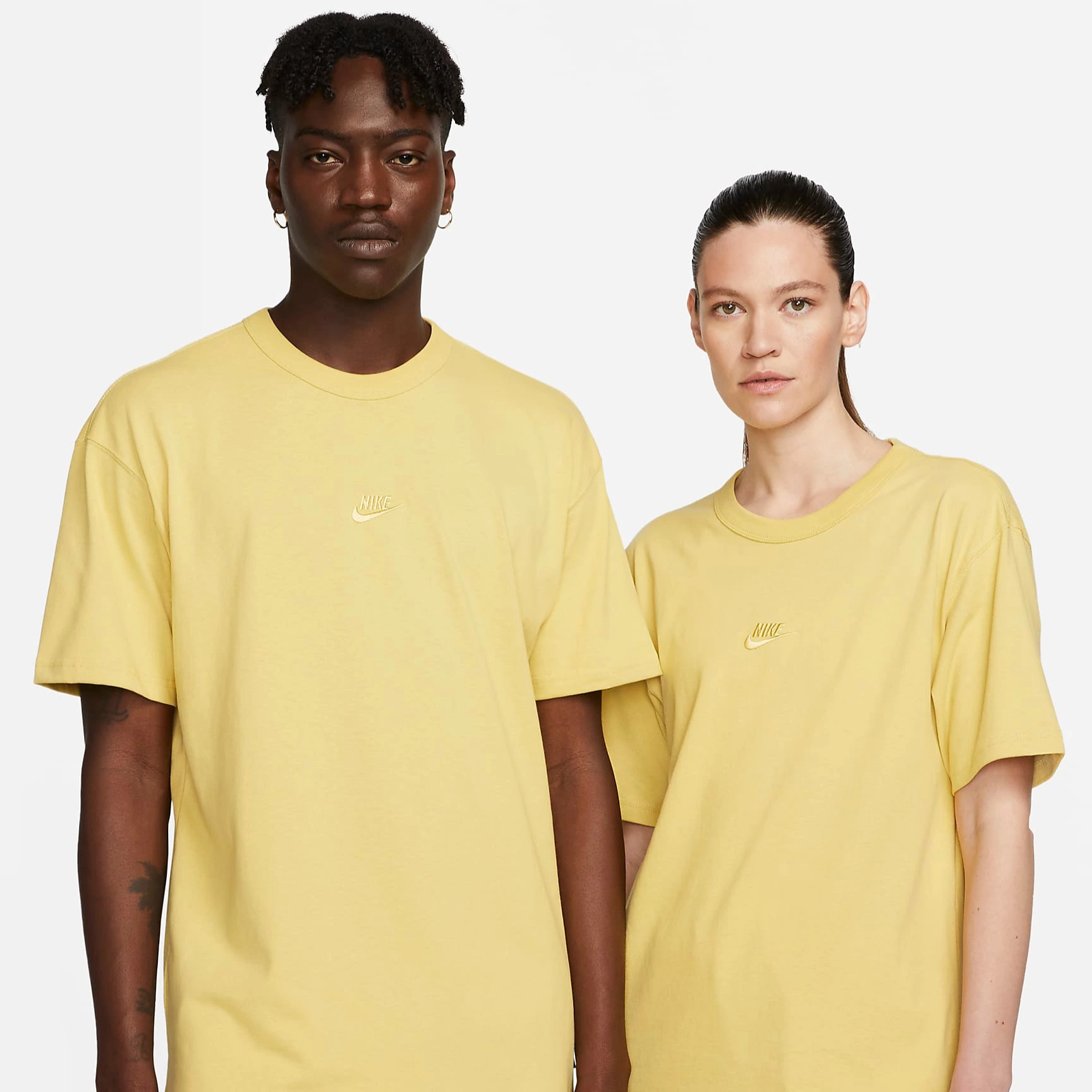 Nike Sportswear Premium Essentials
