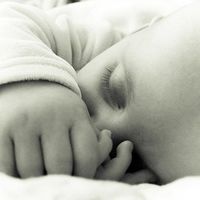 ¿Qué hago? Mi bebé recién nacido duerme pocas horas seguidas