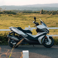 Kymco Xciting VS 400: un maxiscooter deportivo y práctico de 34 CV por 7.000 euros