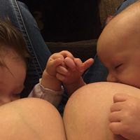 El bonito gesto de una mamá: amamantó al bebé de una desconocida hospitalizada