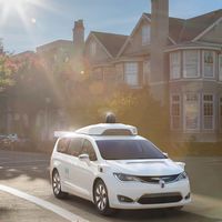FCA echa leña al fuego y acuerda entregar a Waymo "miles" de Chrysler Pacifica autónomos