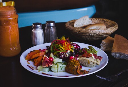 Llevar una dieta sana, como la dieta mediterránea, podría contrarrestar los efectos negativos que tiene el sobrepeso en la salud