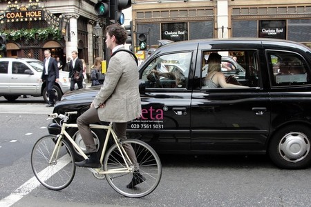 Londres duplica en una década el número de personas que van a trabajar en bici