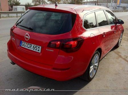 Opel Astra Sport Tourer 03