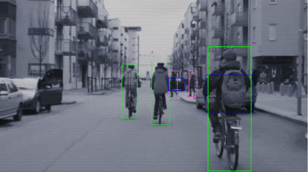 El sistema de detección de peatones y ciclistas de Volvo, en movimiento