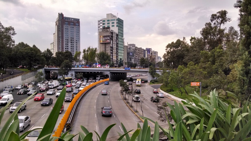 La crisis vial de CDMX apenas comienza y el tráfico va a empeorar para todos los que se nieguen a bajarse del auto ahora mismo 