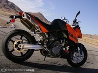 KTM 990 Super Duke en acción