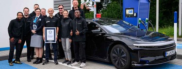 ¿Coches eléctricos con autonomía de diésel? Este ha hecho récord viajando 1.200 km con una sola carga. Pero tiene truco