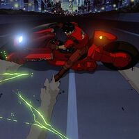 Si adoras el derrape de Akira, no te vas a cansar de ver esta recopilación de homenajes a la mítica escena del anime